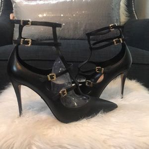Aldo black t-strap heels